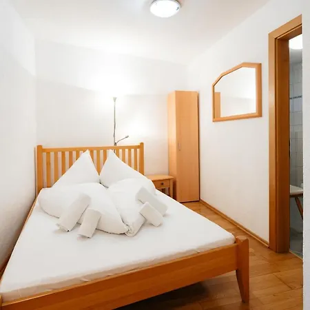 Taverne Apartment *